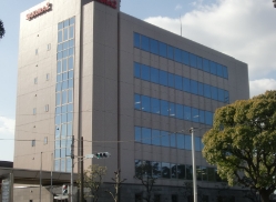 写真：2012年 大分市松原町3丁目4番20号（SAKURA2）に本社移転する