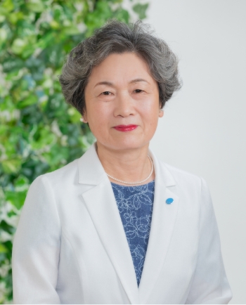 写真: 代表取締役 牧 玲子